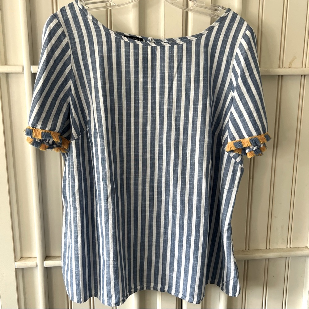 TALBOTS 1XP Woman’s Top, 100% cotton, blue white stripe, gold blue trim.  Lined.
